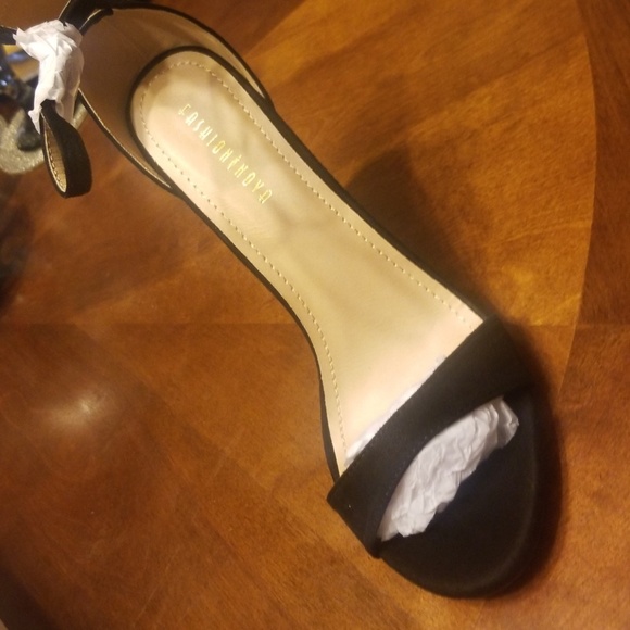 Black heels - Picture 2 of 6